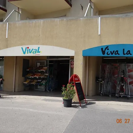 Ste Cecile A 50 Metres De La *