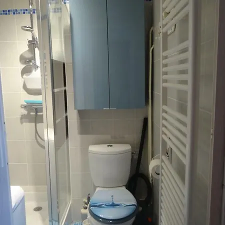 Ste Cecile A 50 Metres De La