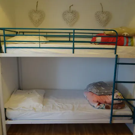 Ste Cécile à 50 Mètres De La *