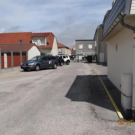 Ste Cecile A 50 Metres De La 卡米尔斯