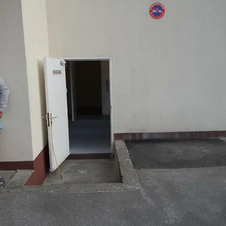 Ste Cécile à 50 Mètres De La * Camiers