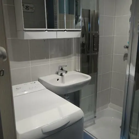 Ste Cécile à 50 Mètres De La *